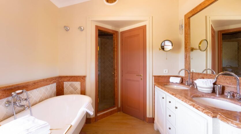Charming Villa with Private Pool in Gassin, Near Saint-Tropez