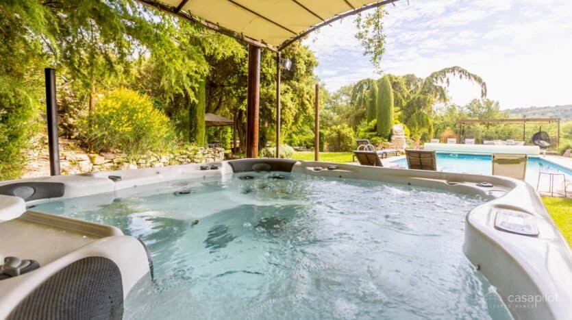 Luxury Holiday Home with Private Pool in Bonnieux, Provence