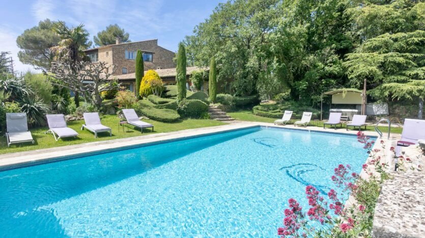 Luxury Holiday Home with Private Pool in Bonnieux, Provence