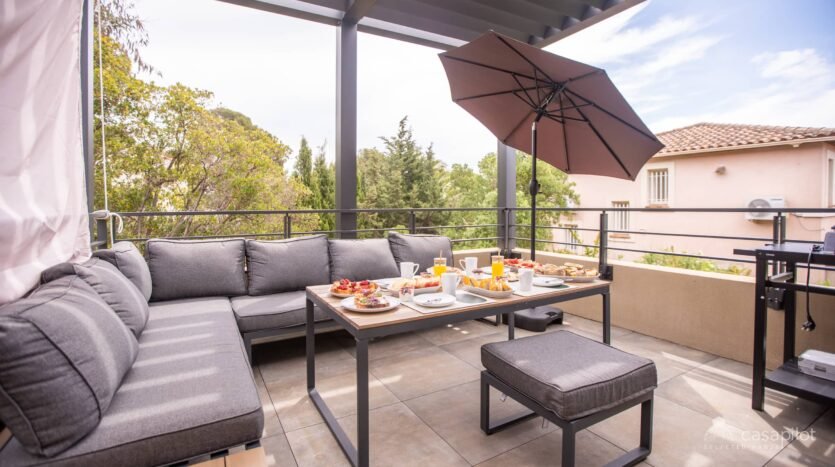 Sea View Apartment For Rent in Roquebrune-sur-Argens