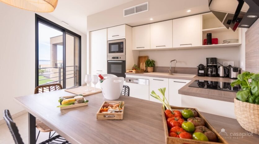 Sea View Apartment For Rent in Roquebrune-sur-Argens
