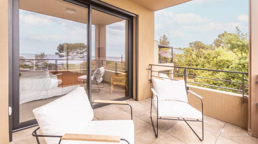 Sea View Apartment For Rent in Roquebrune-sur-Argens