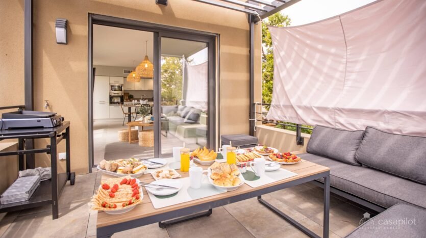 Sea View Apartment For Rent in Roquebrune-sur-Argens