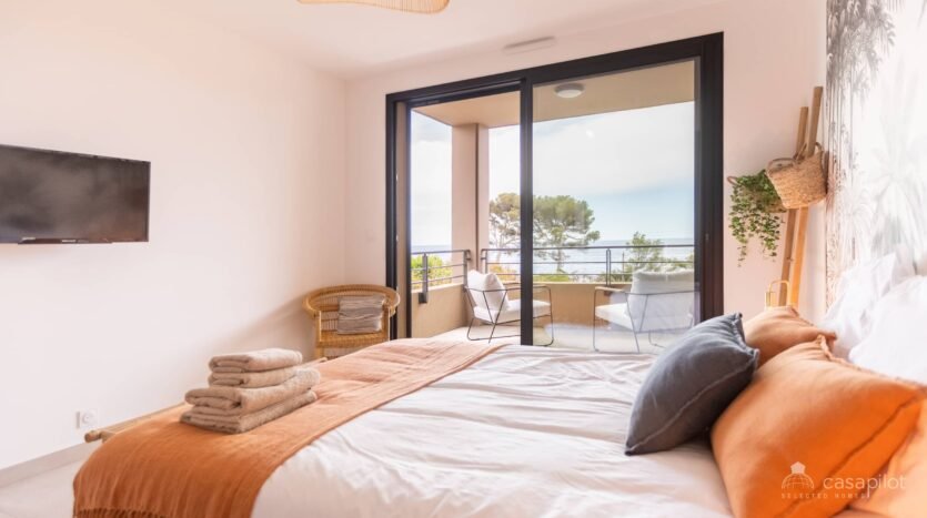 Sea View Apartment For Rent in Roquebrune-sur-Argens