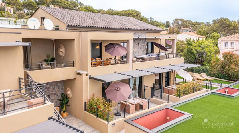 Sea View Apartment For Rent in Roquebrune-sur-Argens