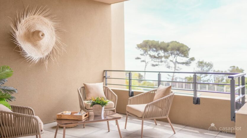 Sea View Apartment For Rent in Roquebrune-sur-Argens