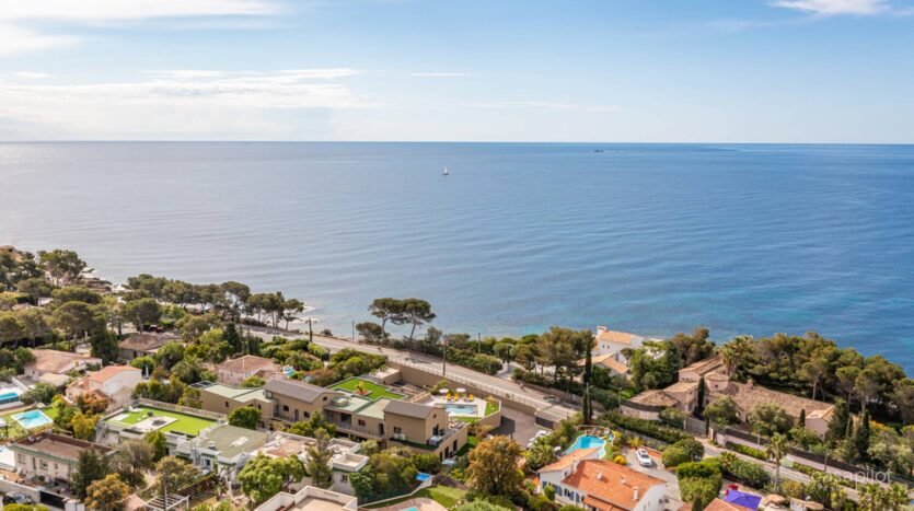 Sea View Apartment For Rent in Roquebrune-sur-Argens