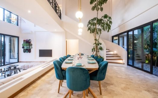 Elegant 5-Bedroom Designer Villa for Lease – Umalas, Bali