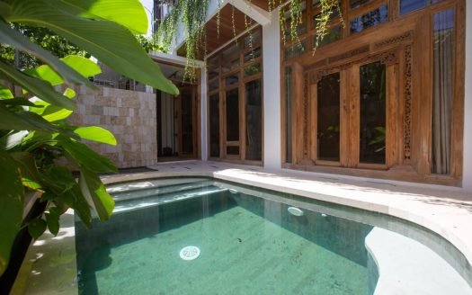 Stylish 3-Bedroom Leasehold Villa for Sale in Berawa, Bali