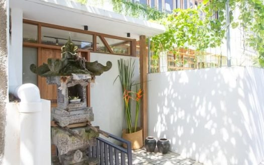 Stylish 3-Bedroom Leasehold Villa for Sale in Berawa, Bali