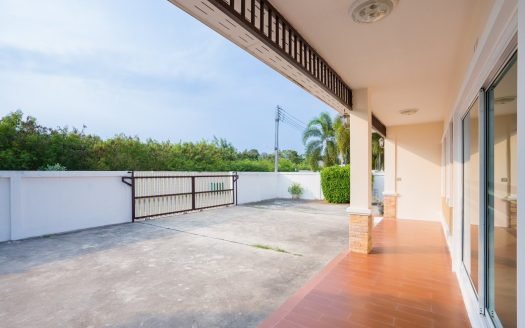 Modern 3-Bedroom Pool Villa for Sale in Hua Hin Soi 70