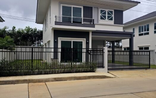 Freehold 4-Bedroom House for Sale at Supalai Palm Spring Banphon