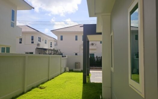 Freehold 4-Bedroom House for Sale at Supalai Palm Spring Banphon