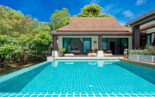 4-Bedroom Beachfront Villa For Sale in Ban Makham, Koh Samui