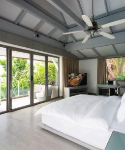 Bedroom with view on the ocean