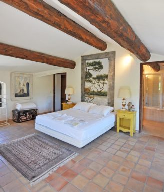 Gordes-Provence-House-Bedroom