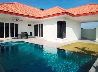 Haus-Pranburi-Pool-Blick