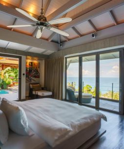 Master bedoom with view on the sea