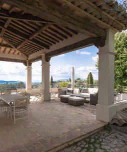 covered-terrace-Chateauneuf-Grasse-Bastide