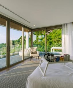 Bedroom with sea view