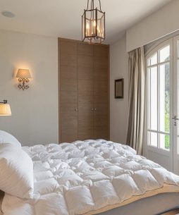 guest-bedroom-Chateauneuf-Grasse-Bastide