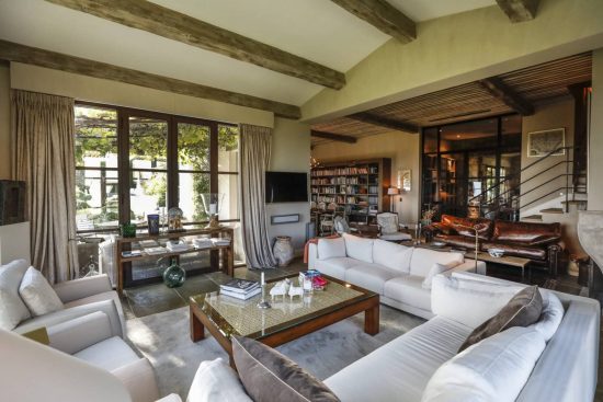 livingroom-library-Chateauneuf-Grasse-Bastide
