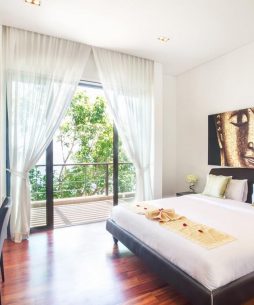 Exceptional villa Nai Thon Beach Phuket - Bedroom with balcony