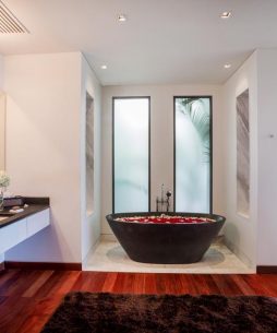 Exceptional villa Nai Thon Beach Phuket - Bathroom