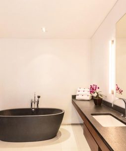 Exceptional villa Nai Thon Beach Phuket - Bathroom en-suite