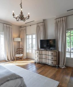 master-bedroom-Chateauneuf-Grasse-Bastide